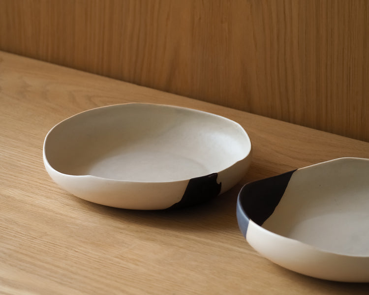 Sand Black Shallow Bowl M